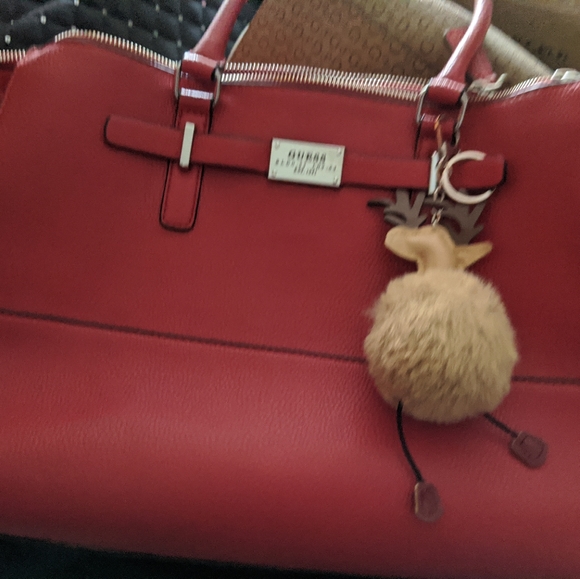 Guess hand - Picture 2 of 5